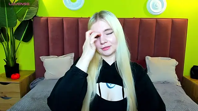 RuthBryant online show from November 12, 2025, 12:44 am