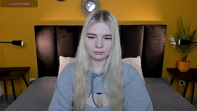 RuthBryant online show from November 25, 2025, 12:32 am