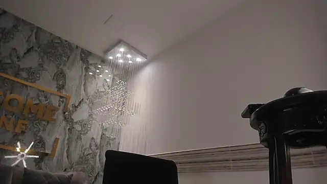 Sophi Johnson online show from June 14, 2026, 6:04 am