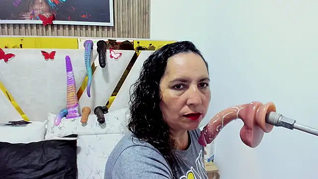 Luna Naughty1 online show from May 5, 2026, 6:27 pm