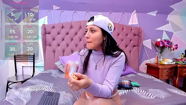 ZaharaSkylar online show from September 18, 2025, 11:45 am