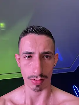 Snapshot of Damartinez27 chatting on October 29, 2025, 8:27 am Damartinez27 online show from October 29, 2025, 8:27 am