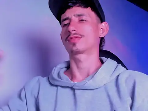 Snapshot of Damartinez27 chatting on March 4, 2026, 8:42 am Damartinez27 online show from March 4, 2026, 8:42 am