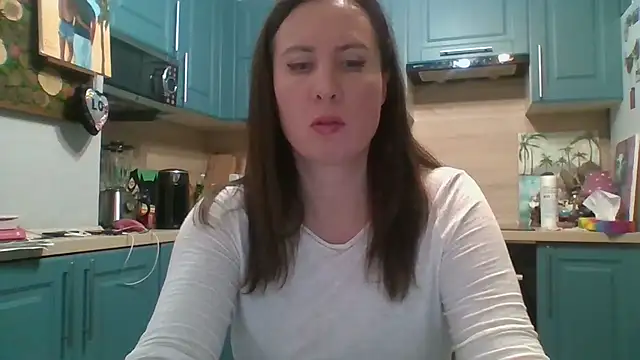 ALICAINWONDERLAND online show from November 21, 2025, 4:49 pm