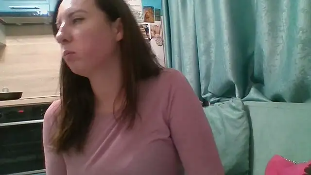 ALICAINWONDERLAND online show from December 5, 2025, 4:14 pm