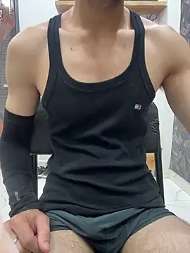 coupleyug online show from April 29, 2026, 2:32 pm