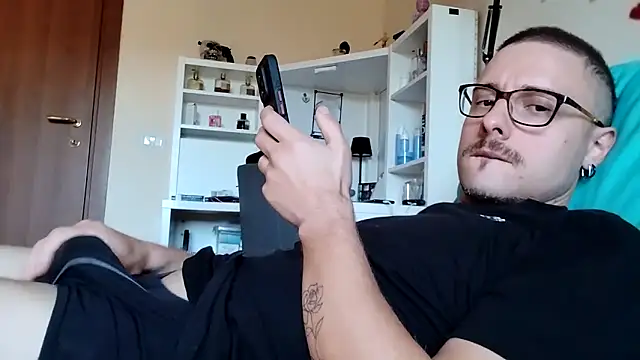 Snapshot of ilovechub112 chatting on October 10, 2025, 3:33 pm ilovechub112 online show from October 10, 2025, 3:33 pm