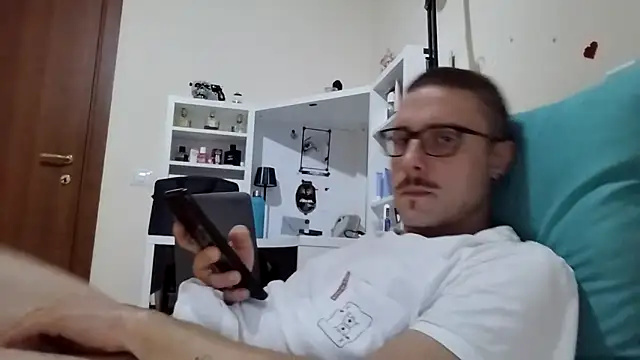 Snapshot of ilovechub112 chatting on November 1, 2025, 9:17 pm ilovechub112 online show from November 1, 2025, 9:17 pm