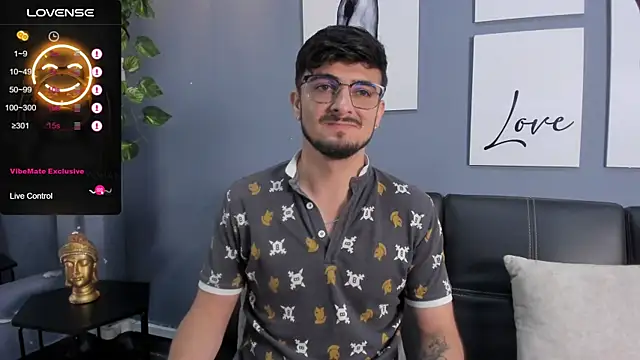 AaronFuentes7 online show from September 8, 2025, 7:35 pm