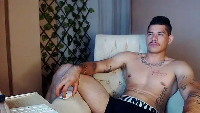 Snapshot of Jffer_sLHom chatting on May 7, 2026, 11:54 pm Jffer sLHom online show from May 7, 2026, 11:54 pm