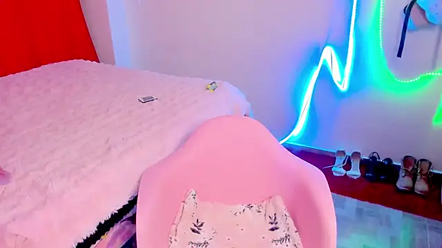 Snapshot of larsonbeverly chatting on September 24, 2025, 12:14 am larsonbeverly online show from September 24, 2025, 12:14 am