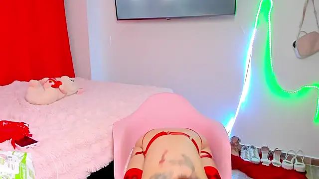 Snapshot of larsonbeverly chatting on October 24, 2025, 11:12 pm larsonbeverly online show from October 24, 2025, 11:12 pm