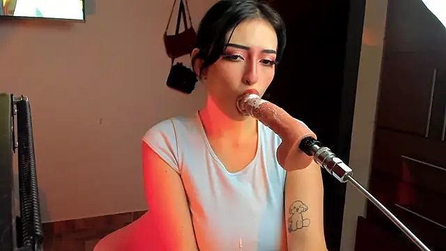 larsonbeverly online show from April 15, 2026, 10:54 pm