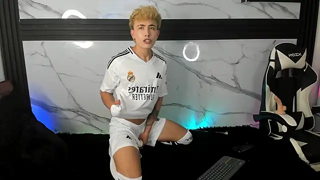 Snapshot of Saimonvela chatting on October 25, 2025, 10:48 pm Saimonvela online show from October 25, 2025, 10:48 pm