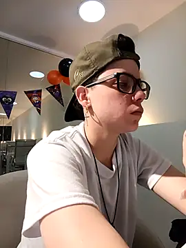 SpencerMontgomery online show from October 28, 2025, 6:21 pm