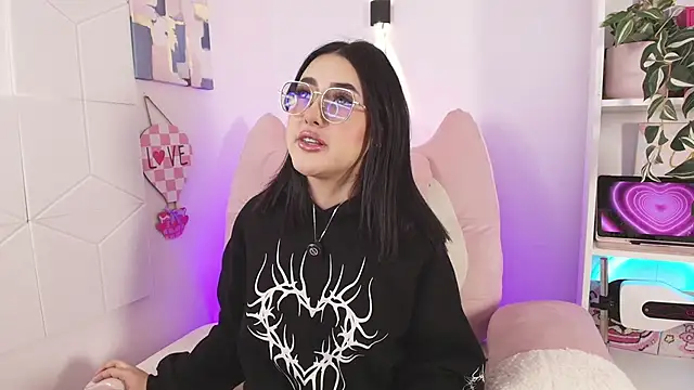 justonecute online show from May 4, 2026, 11:12 pm