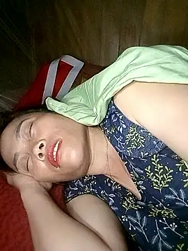 CoMay003 online show from May 5, 2026, 5:43 pm
