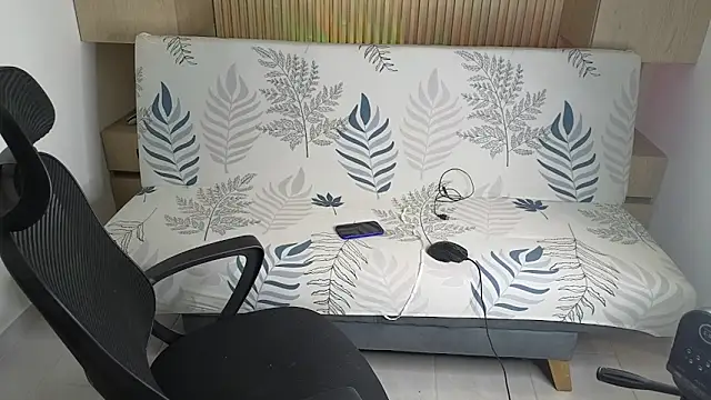 samiacooper25 online show from December 3, 2025, 5:37 am