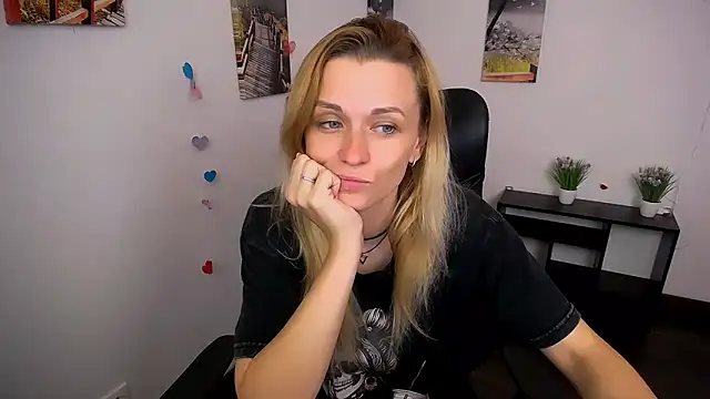 PeppyMia online show from October 15, 2025, 7:08 am