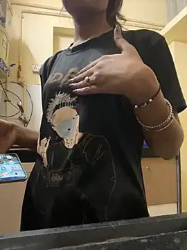 tanisha-2005 online show from September 14, 2025, 5:01 pm