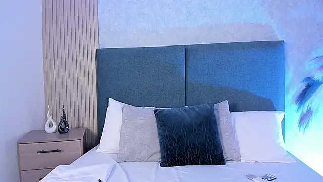 Laura Ivy online show from February 12, 2026, 1:06 pm