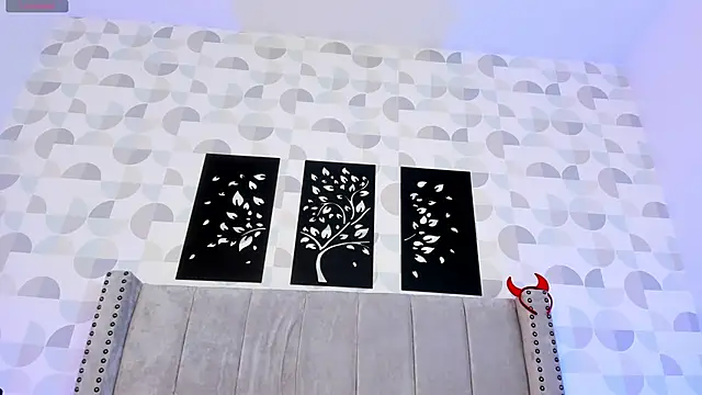 cristhi esterling online show from November 30, 2025, 1:04 pm