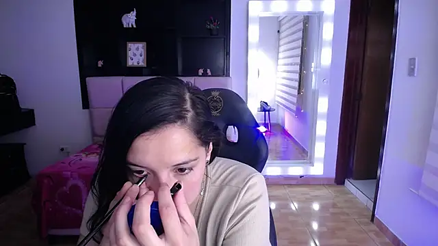 Agatha bellucci  online show from December 3, 2025, 2:48 pm