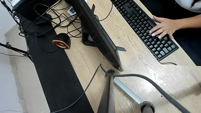 Tatihot69 online show from November 24, 2025, 8:30 pm