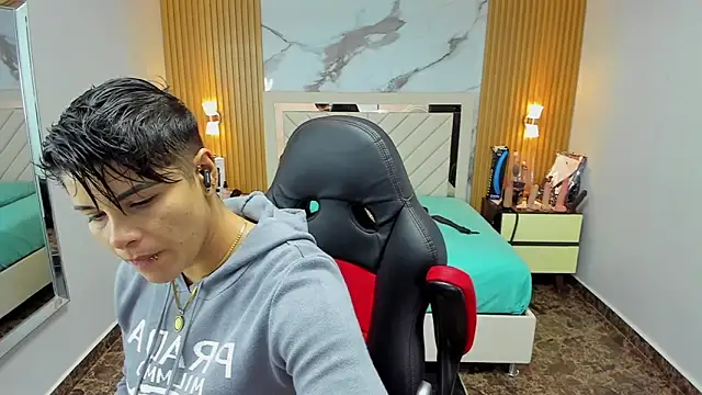 KAROLLJONES1 online show from October 14, 2025, 2:34 am