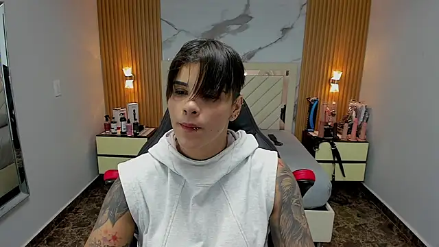 KAROLLJONES1 online show from November 5, 2025, 7:25 pm