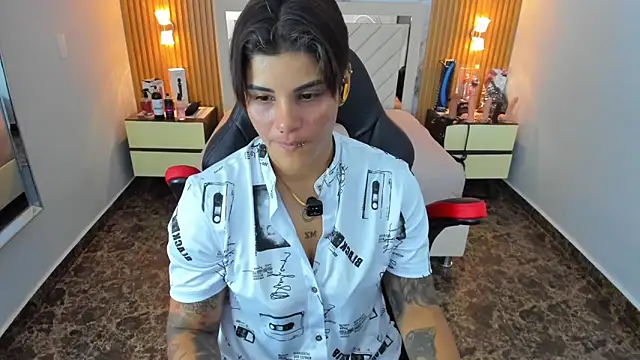 KAROLLJONES1 online show from November 27, 2025, 7:38 pm