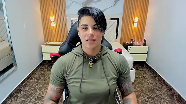 KAROLLJONES1 online show from May 4, 2026, 7:32 pm