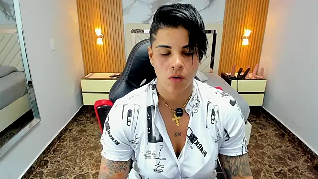KAROLLJONES1 online show from May 8, 2026, 7:19 pm