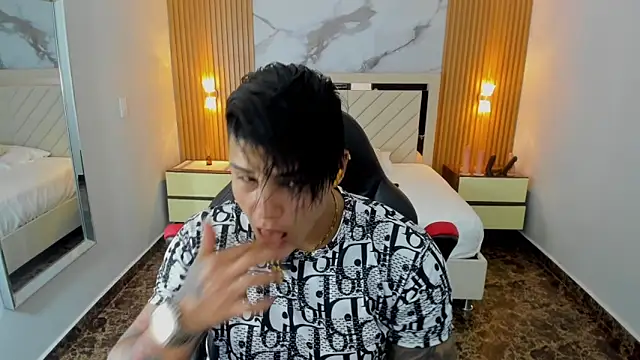 KAROLLJONES1 online show from June 16, 2026, 7:49 pm