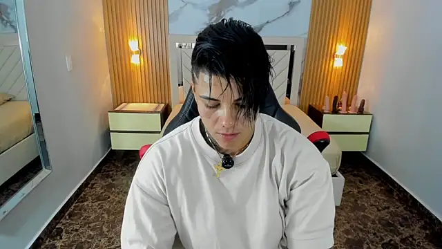 KAROLLJONES1 online show from June 19, 2026, 7:17 pm