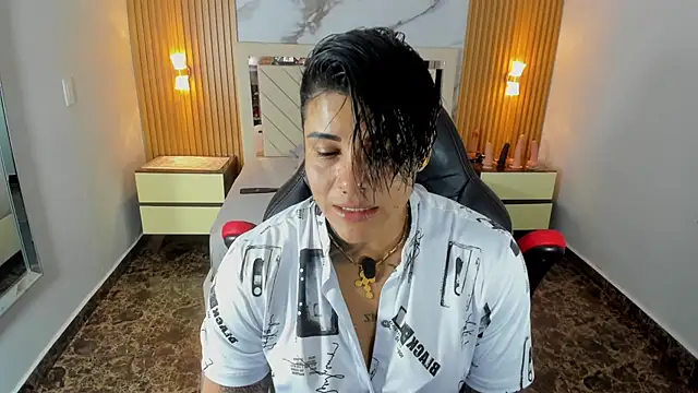 KAROLLJONES1 online show from July 16, 2026, 7:31 pm