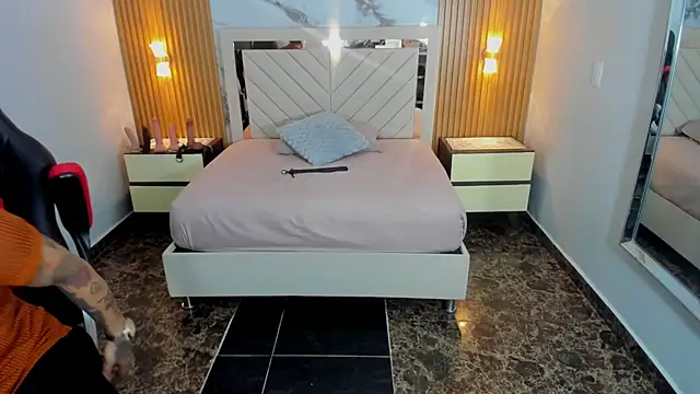 KAROLLJONES1 online show from July 27, 2026, 7:21 pm