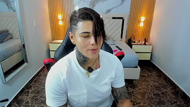 KAROLLJONES1 online show from August 3, 2026, 12:21 pm