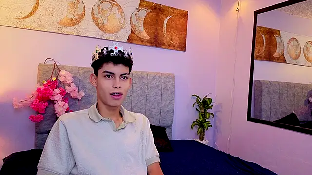 Room 69x online show from September 22, 2025, 12:40 pm