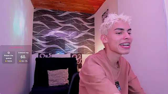 Room 69x online show from January 7, 2026, 3:36 pm