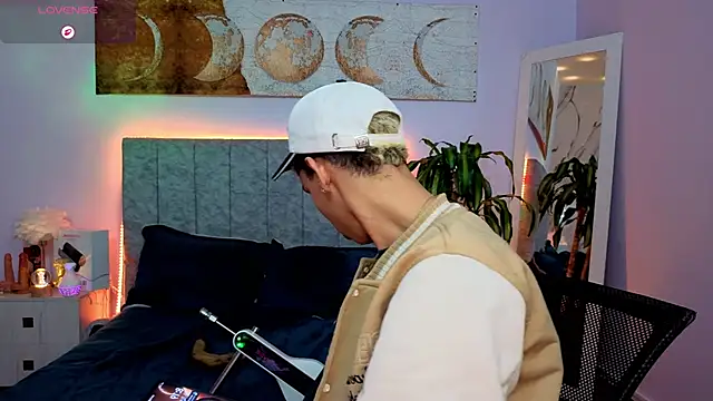 Room 69x online show from March 11, 2026, 1:17 pm