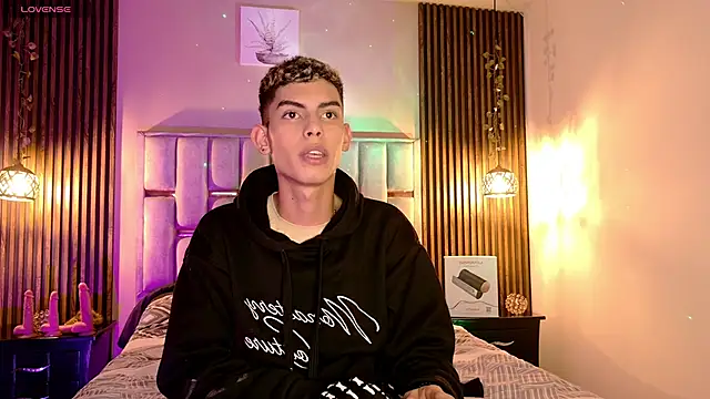 Room 69x online show from April 29, 2026, 1:04 pm