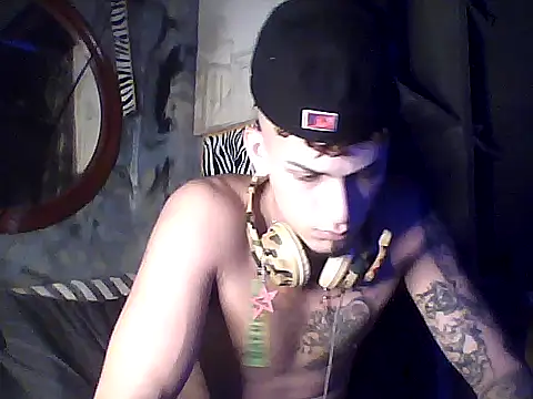 Snapshot of crisrummer chatting on October 21, 2025, 12:28 pm crisrummer online show from October 21, 2025, 12:28 pm