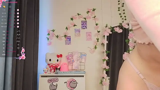 Snapshot of roxydolll chatting on August 7, 2026, 2:02 am roxydolll online show from August 7, 2026, 2:02 am