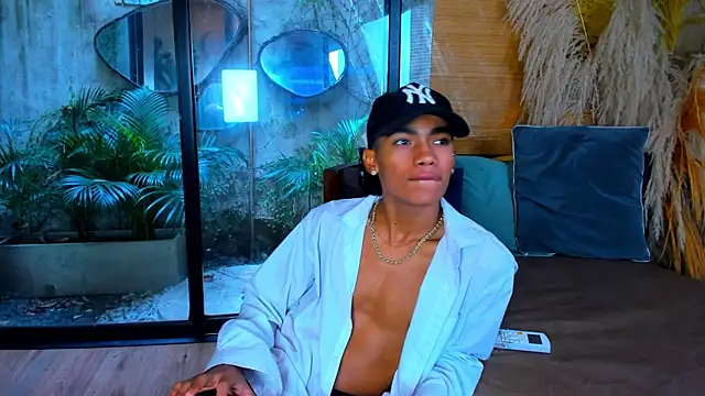 AlanCutee online show from June 14, 2026, 3:47 pm