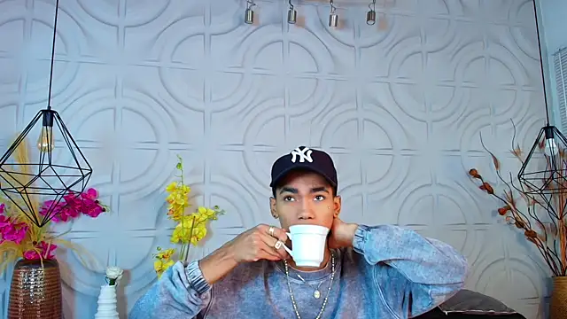 AlanCutee online show from June 17, 2026, 1:34 pm