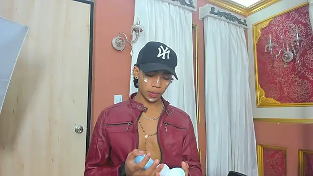 AlanCutee online show from June 24, 2026, 12:59 pm