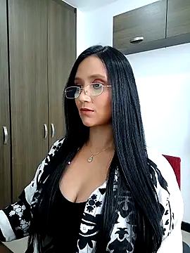 Snapshot of Esmeralda333 chatting on October 14, 2025, 1:12 pm Esmeralda333 online show from October 14, 2025, 1:12 pm