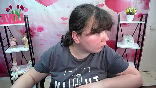 NeonilaLisova online show from May 6, 2026, 11:04 am