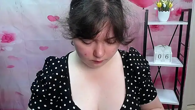 NeonilaLisova online show from May 7, 2026, 5:13 am